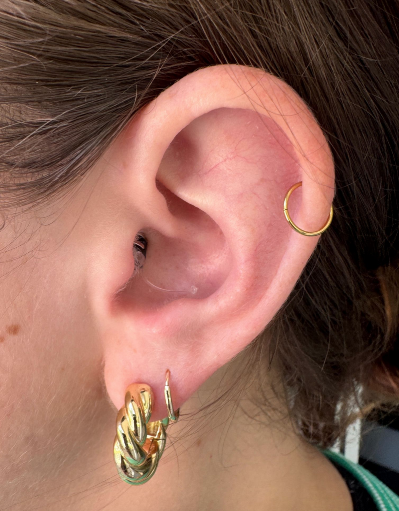 Dr. Jessica Hinson wearing the Eargo SE hearing aid